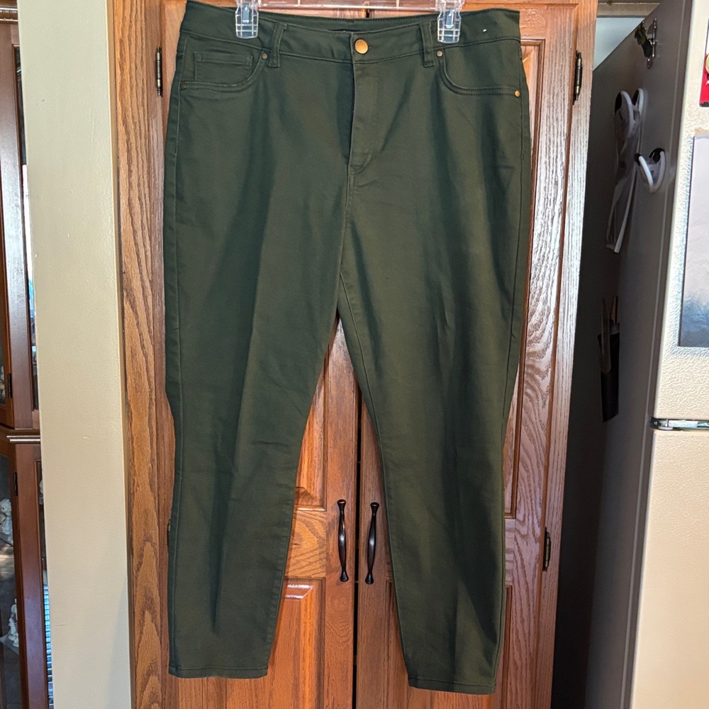 d. jeans Women's Ankle & Cropped Jeans in Olive Green